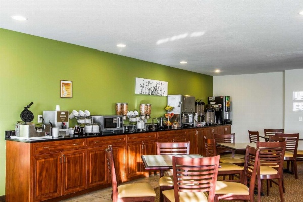 Sleep Inn & Suites Pleasant Hill image 12